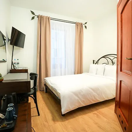 Admiral Bed & Breakfast 3*